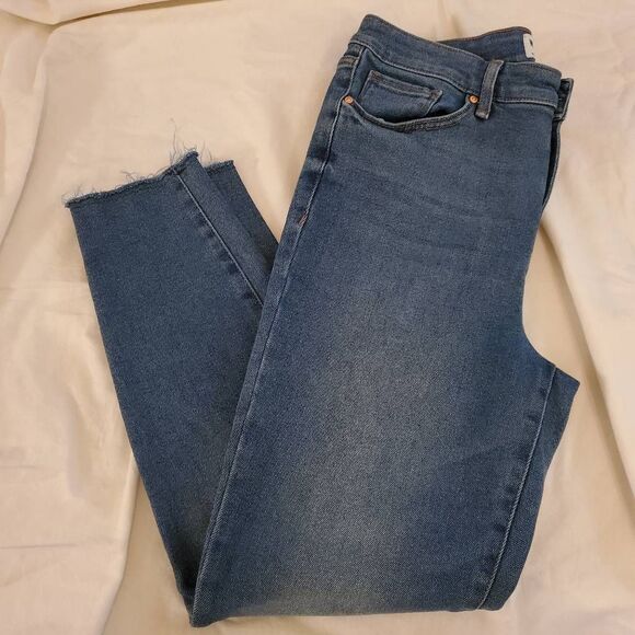 EUC William Rast Medium Wash, Highrise, Sculpted Skinny Jean. Size 30 - Picture 7 of 9